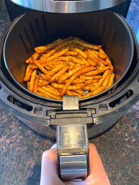 You are going to love air fried frozen Checkers seasoned fries! They are so easy to make and come out perfectly cooked and crispy everytime. Just toss the frozen fries into the air fryer, cook for 15 minutes, and just like that you have amazing ready to eat crunchy hot fries! Checkers Fries, Fries In Air Fryer, Air Fryer Fries, Air Fryer Sweet Potato Fries, Making Sweet Potato Fries, Frozen Sweet Potato Fries, Sweet Potato Sides, Best Potato Salad Recipe, Air Fryer French Fries