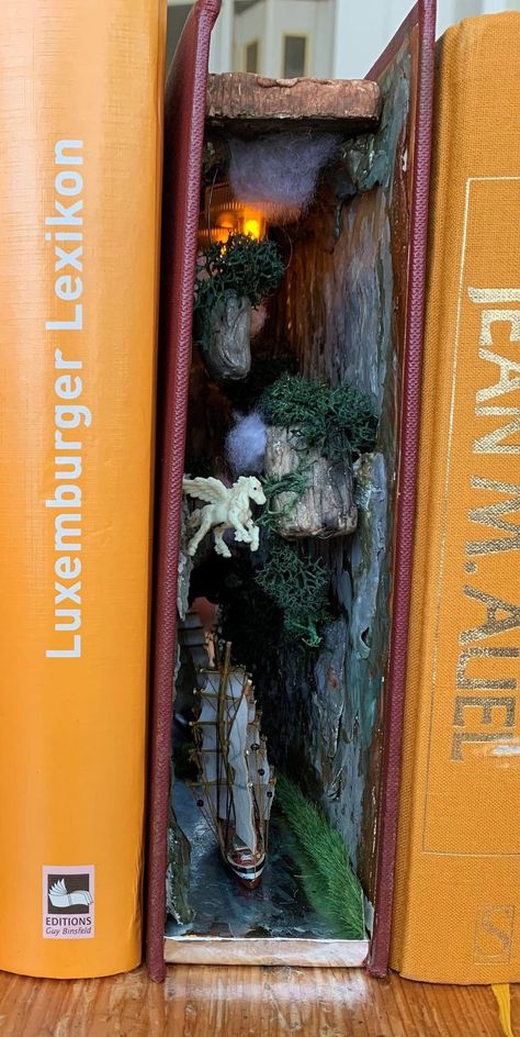 Fantasy Book Nook, Moss Mirror, Fantasy Diy, Hobby Inspiration, Magical Library, Bookshelf Art, Creative Books, Led Tea Lights, Clay Paint