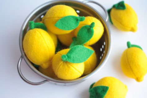 Felt lemon Felt Lemons, Felt Vegetables, Diy Bebe, Food Toys, Felt Food, Soft Sculpture, Doll House, Lemon, Felt