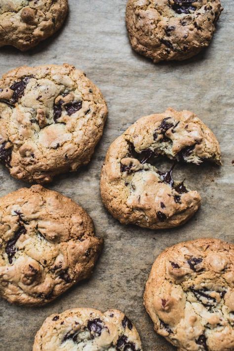 Almond Chocolate Chip Cookies, Best Chocolate Chip Cookies Recipe, Almond Chocolate, Baking School, Best Chocolate Chip Cookie, Chip Cookie Recipe, Almond Cookies, Best Cookie Recipes, Toasted Almonds