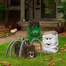 Hay Bale Decorating Ideas, Simple Outdoor Halloween Decor, Hay Bale Decorations, Front Yard Halloween Decorations, Halloween Camping, Diy Straw, Halloween Outside, Halloween Decorations Diy Outdoor, Diy Halloween Decor