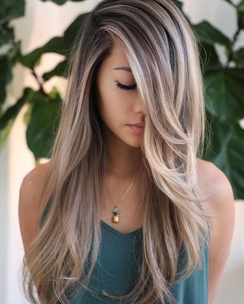 Dirty Blonde with Highlights and Shadow Roots Hair Colors Trending, The Right Hairstyles, Fall Hair Color Trends, Creamy Blonde, Balayage Blonde, Fall Hair Trends, Hair Color And Cut, Dirty Blonde, Fall Hair Color