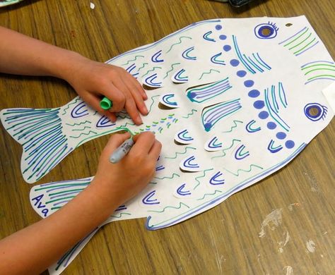 1st May 5th children's day/Japan carp kite called a koinobori Buy Roylco's Japanese Carp Wind Sock Kit  $8 Sch Sp; 24 die-cut fish w/tag board strips that teacher glues into the mouth. Fins, gills, scales, tail color w/sharpie in warm or cool, rest on zip lock bags, spray w/water first then add wc pt Children's Day Japan, Asian Art Projects, Kites Craft, Fish Craft, Sharpie Colors, 2nd Grade Art, Art Projects For Kids, Elementary Art Projects, Children's Day