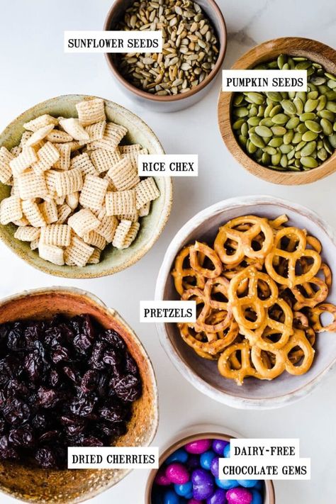 Nut Free Trail Mix, Homemade Trail Mix Recipes, Snack For School, Protein Snacks For Kids, Fruit And Chocolate, Healthy Trail Mix, Nut Free Snacks, School Trips, Trail Mix Recipes