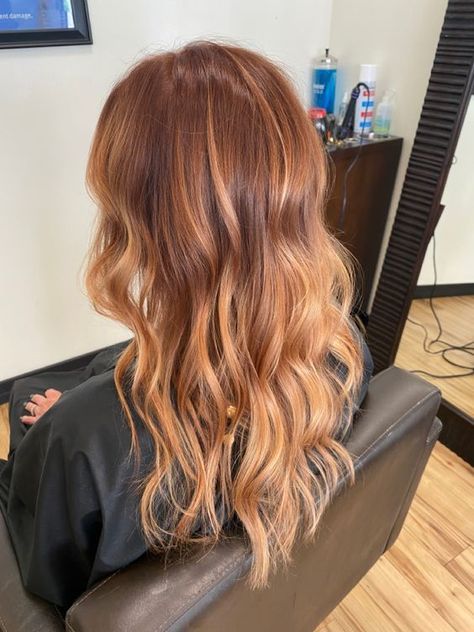 Copper Roots Blonde Hair, Auburn To Blonde Ombre Hair, Red Hair Bayalage Copper, Balayage Ginger Blonde, Red And Blond Balayage, Ginger Blonde Hair Balayage, Balayage On Copper Hair, Blonde Copper Hair Balayage, Deminsional Copper Hair