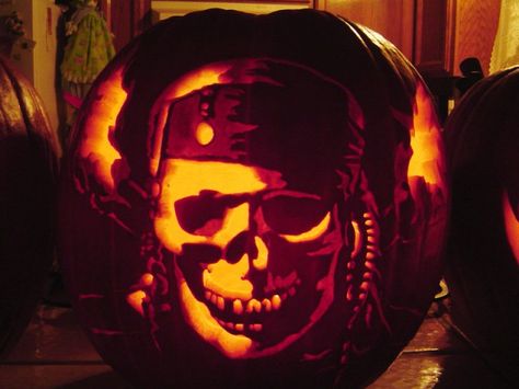 Awesome Pumpkin Carvings, Pirate Pumpkin, Halloween Pics, Pumpkin Stencils, Pumkin Carving, Creative Pumpkin Carving, Amazing Pumpkin Carving, Disney Pumpkin, Carved Pumpkins