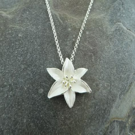 Classic Flower, 30th Wedding Anniversary, Month Of May, Lily White, Jewelry Accessories Ideas, Dope Jewelry, Flower Pendant Necklace, Funky Jewelry, Jewelry Lookbook