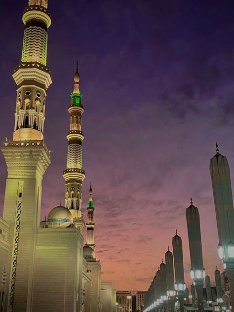 Sunset In Mecca, Medina Saudi Arabia Aesthetic, Aesthetic Mosque Pics, Madinah Sunset, Mecca Sunset, Madina Core, Islam Sunset, Medina Aesthetic, Madinah Aesthetic