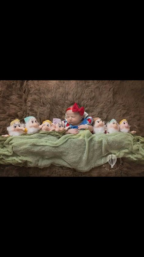 Mom And Me Photos, Snow White Theme, Diy Newborn Photography, Disney Photo Ideas, Disney Baby Shower, Snow White Party, Mom Goals, Baby Shower Woodland Theme, Baby Ready