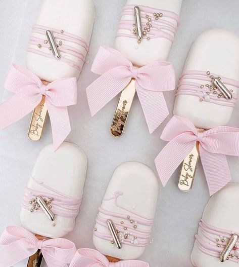 Birthday Cakesicles Ideas, Popsicle Cake Pops, Cake Sicles Design, Elegant Cakesicles Ideas, Rose Gold Cakesicles, Pretty Cakesicles, Pink Cakesicles, Pink And White Cakesicles, Popsicles Cake