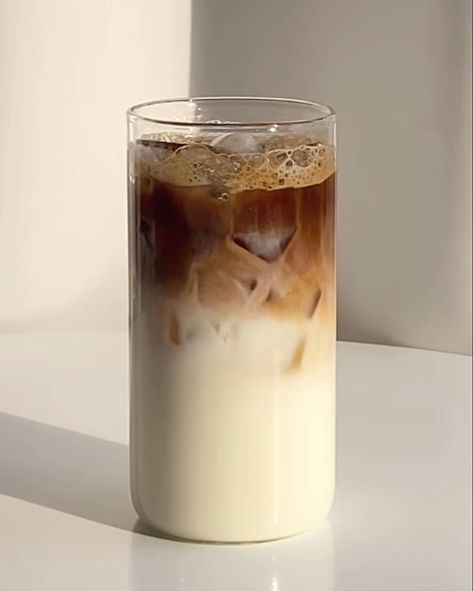 Aesthetic Drinks, Coffee Matcha, Coffee Obsession, Ice Coffee, Coffee Coffee Coffee, Coffee Aesthetic, Sleep Pattern, Aesthetic Coffee, First Coffee