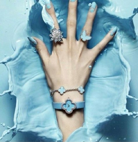 Woooow Stunning ♡♡♡ Van cleef  Monochromatic colour scheme Color Celeste, Blue Nail, Foto Art, Feeling Blue, Love Blue, Jewelry Photography, Tiffany Blue, Something Blue, Blue Aesthetic