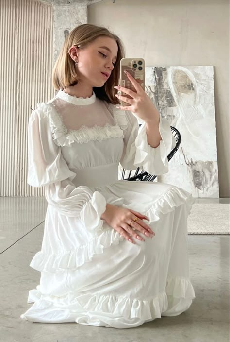 Prom Dresses Pretty, Prom Dress Aesthetic, White Dress Aesthetic, Casual Dresses Long, Victorian Era Dresses, Cute Dresses Casual, Royalty Dress, Outfits Formal, White Prom