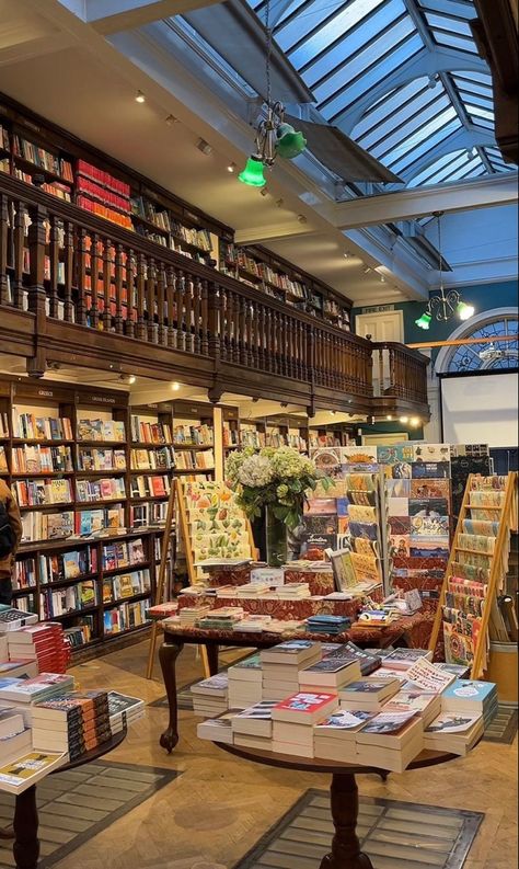 Wisteria Book, Bookshop Aesthetic, Bookstore Aesthetic, Bookstore Cafe, Library Aesthetic, London Baby, Psychology Student, Book Cafe, Aesthetic Inspiration