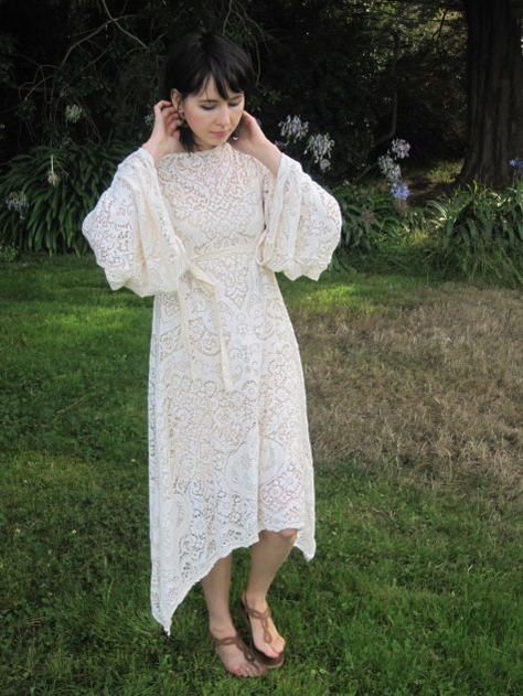 Simple, Bohemian-style lace dress sewn from a thrifted tablecloth Sewing Upcycling, Diy Clothes For Women, Diy Wire Earrings, Diy Clothes Refashion, Diy Clothes Videos, Dress Tutorials, Lace Tablecloth, Magnolia Pearl, Upcycled Clothing