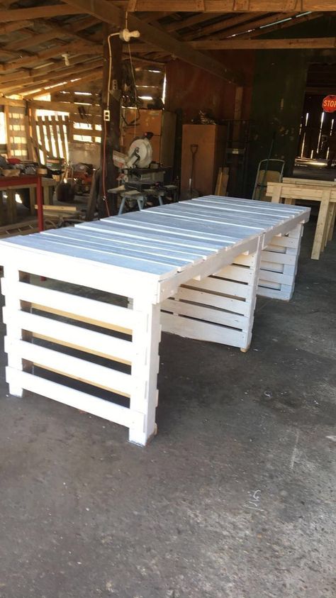 Homestead Pallet Projects, Pallet Projects Table, Pallet Projects Outdoor, Pallet Work Bench, Kids Garage, Yard Sale Signs, Diy Wood Pallet Projects, Pallet Shed, Diy Backyard Patio