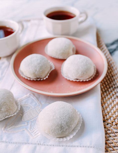 Red Bean Mochi is a great way to try red bean paste for the first time, or use up leftover red bean paste you have from making another recipe! Source: thewoksoflife.com Red Bean Cake Recipe, Red Bean Mochi Recipe, Red Bean Dessert, Red Bean Mochi, Chinese Dessert Recipes, Red Beans Recipe, Baking Cheesecake, Wonton Wrapper Recipes, Baking Competition