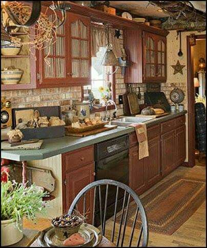 . Kitchen Counter Ideas, Dapur Rustic, Primitive Country Kitchen, Counter Ideas, Primitive Homes, Home Cozy, Country Kitchen Decor, Primitive Kitchen, Primitive Home