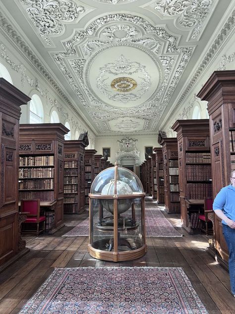 Queens College Oxford, Oxford Classroom, Oxford Library Aesthetic, Oxford University Classroom, Oxford University Library, Oxford University Aesthetic, Oxford University England, Oxford Library, Oxford Student