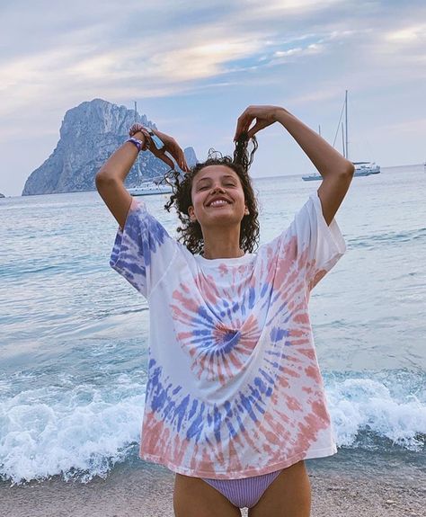 Cute Tie Dye, Tye Dye Aesthetic, Tie Dye Shirt Aesthetic, Tie Dye Aesthetic, Tie Died Tshirts Aesthetic, Tie Dye Ideas, Fun Tie-dye Tops For Summer, Tye Dye Ideas, Trendy Tie Dye Washed T-shirt