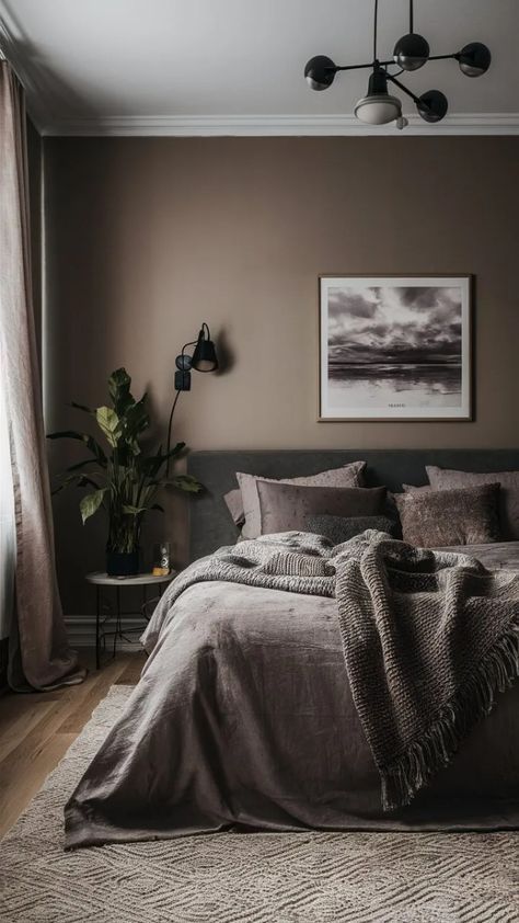 High Contrast Bedroom, Trendy Bedroom Ideas 2024, Urban Chic Interior Design, Dark Taupe Bedroom, Bedroom Ideas With Grey Bed, Grey Flooring Bedroom, Dark Grey Bedding Ideas, Dark Beige Bedroom, Charcoal Bedroom Ideas