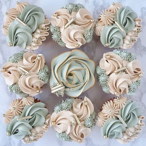 :: Sage Green Cupcake Ideas, Easy Buttercream Cupcake Designs, Bohemian Cupcakes, Modern Cupcakes, Elegant Cupcake Designs, Boho Cupcakes, Cupcakes Piping, Classy Cupcakes, Cupcake Piping