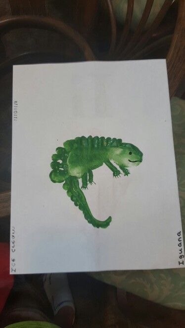 Letter I footprint craft. I for Iguana Iguana Footprint Art, Letter I Footprint Craft, C Footprint Craft, Letter I Handprint Craft, Reptile Crafts Preschool, Reptile Crafts, Print Crafts, Footprint Craft, Footprint Crafts