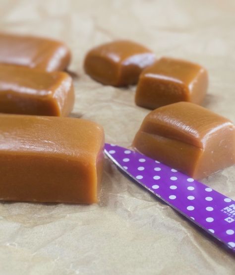 Homemade Maple Caramels - Just wait until you sink your teeth into one of these soft and chewy Maple Caramel.  They are so addictive and also great for gifting! #maplecaramels #caramels #maple #candy #holidaycandy #holidaydesserts #christmas candy Maple Syrup Candy, Diy Caramel, My Country Table, Maple Recipes, Maple Syrup Recipes, Maple Candy, Country Table, Organic Maple Syrup, Caramel Candy