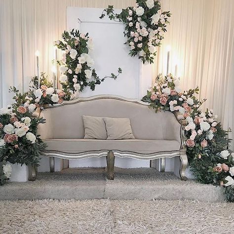 Pelamin Exclusive, Nikah Ideas, Wedding Pelamin, Pelamin Tunang, Pelamin Cantik, Wedding Dais, Contemporary Wedding Decor, Nikkah Decor, Mini Pelamin