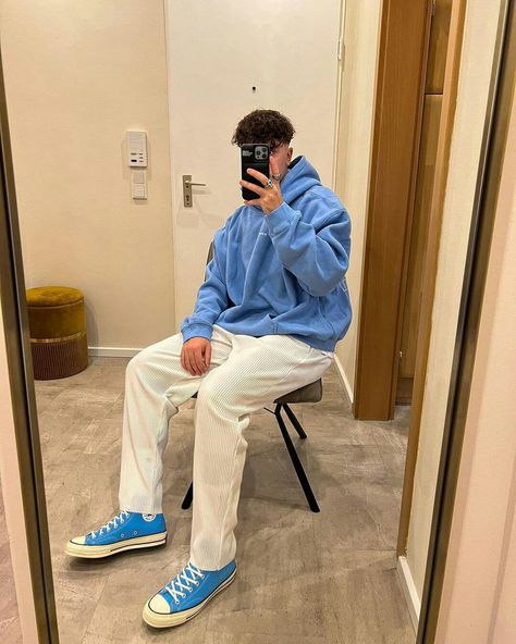 Converse Blue Outfit, Blue Converse Outfit Men, Light Blue Converse Outfit, Blue Shoes Outfit Men, Blue Converse Outfit, 70s Outfits Men, Boys Outfits Aesthetic, Blue Shoes Outfit, Af1 Outfit