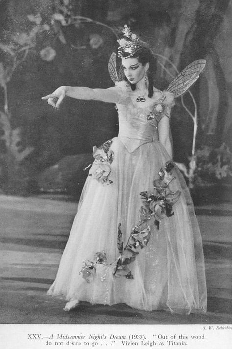 Vivien Leigh as Titania, Queen of the Fairies, in 'A Midsummer Night's Dream' Oh My Goddess, Vivien Leigh, Midsummer Nights Dream, Darjeeling, Actrices Hollywood, Vintage Hollywood, Hollywood Glamour, Vintage Beauty, Tandem