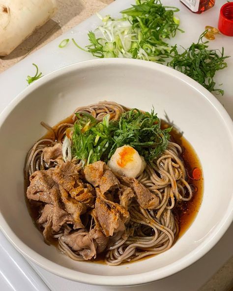 Spicy Cold Soba Noodles With Beef | Cabagges.World Bulgogi Stir Fry, Easy Bulgogi, Soba Noodle Recipe, Cold Soba Noodles, Soba Noodles Recipe, Cold Soba, Soba Noodle, Cold Noodles, Japanese Recipes