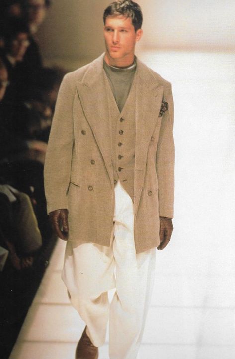 Giorgio Armani 90s Men, Trousers Women Outfit, Mens Tailored Suits, 80s Suit, Mens Office Wear, Armani Suits, 90s Fashion Men, 90s Runway, Rennaissance Art