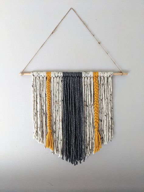 Gray Entryway, Yarn Hanging, Yarn Wall Art, Diy Wand, Yarn Wall, Macrame Wall Hanging Diy, Yarn Wall Hanging, Wall Hanging Diy, Macrame Ideas