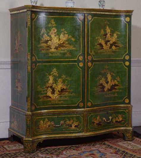 This chinoiserie clothes press was designed by Thomas Chippendale. Note that its size is considerably shorter than Victorian armoires. Timeless Interior Design Style, Chinoiserie Interior, Chinese Style Interior, Chinoiserie Furniture, Thomas Chippendale, Chippendale Furniture, Harewood House, San Myshuno, Timeless Interior Design