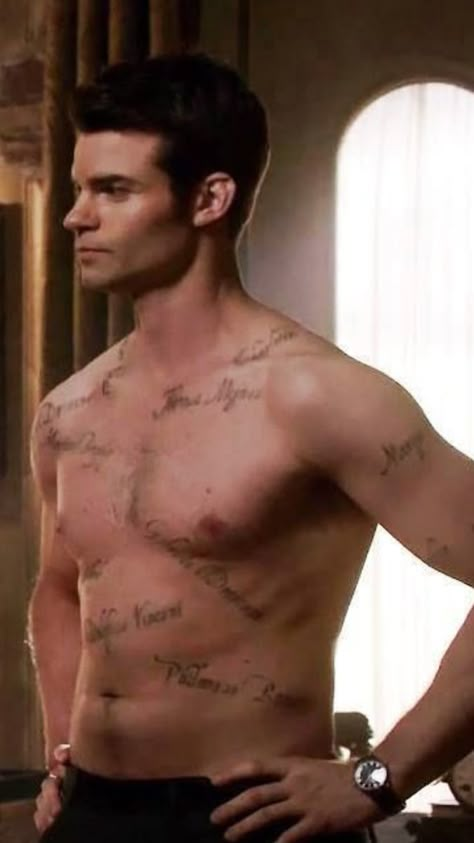 Vampire Diaries Imagines, Daniel Gilles, Elijah Vampire Diaries, Niklaus Mikaelson, Vampire Diaries Movie, Elijah Mikaelson, Vampire Diaries Guys, Vampire Diaries Funny, Daniel Gillies