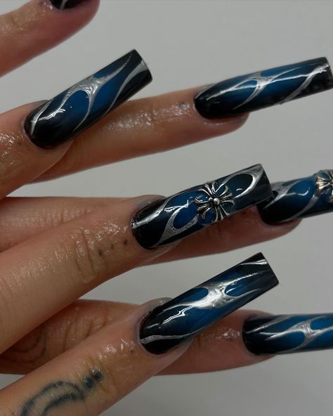 Navy Blue And Black Nails Prom, Dark Blue And Silver Nails Acrylic, Metallic Navy Blue Nails, Navy Blue Nails Designs Fall, Blue Black And Silver Nails, Navy Blue And Black Nails, Navy And Silver Nails Design, Blue Goth Nails, Blue And Gray Nails