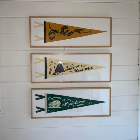 Pennant Flag Wall Decor, Sports Pennant Display, Pennant Decor Ideas, Vintage Pennant Decor, Pennant Display Ideas, Pennant Wall Decor, Pennant Gallery Wall, Pennant Flags Boys Room, Pennet Flag Decor