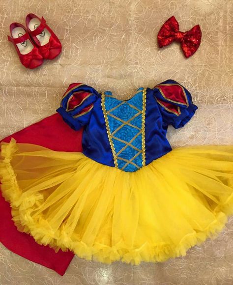 Disney Princess Inspired Dresses, Tutu Dress Costumes, Snow White Birthday Party, Snow White Dresses, Snow White Birthday, Toddler Party Dress, Monthly Baby Photos, Snow White Party