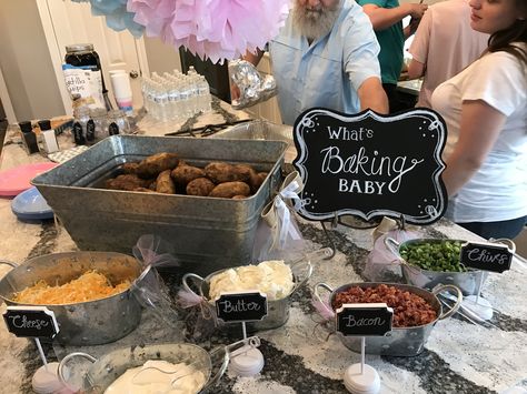 Gender Reveal "What's Baking Baby" potato bar Gender Reveal Bar, Bake Potatoes Bar Ideas, Whats Baking Gender Reveal, Finger Foods For Gender Reveal Party, Soup Bar Baby Shower Food Ideas, Baked Potato Bar Wedding, Fall Gender Reveal Food Ideas, Baked Potato Bar Ideas, Potatoes Bar