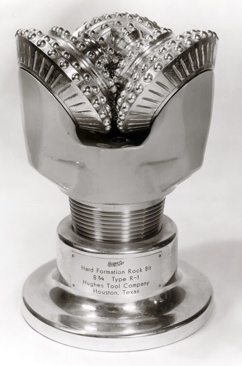 This is the drill bit used for oil drilling that made Howard Hughes rich. Drilling Engineer, Oilfield Trash, Oil Rig Jobs, Oilfield Life, Petroleum Engineering, Water Well Drilling, Oil Platform, Fame And Fortune, Oil Drilling