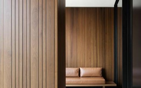 IL SERENO - ONE BEDROOM LARIO SUITE LIVING ROOM Architecture Renovation, Living Area Design, Sleek Furniture, Timber Panelling, Luxury Living Room Design, Lobby Interior, Design Del Prodotto, Lake Como, Wood Paneling