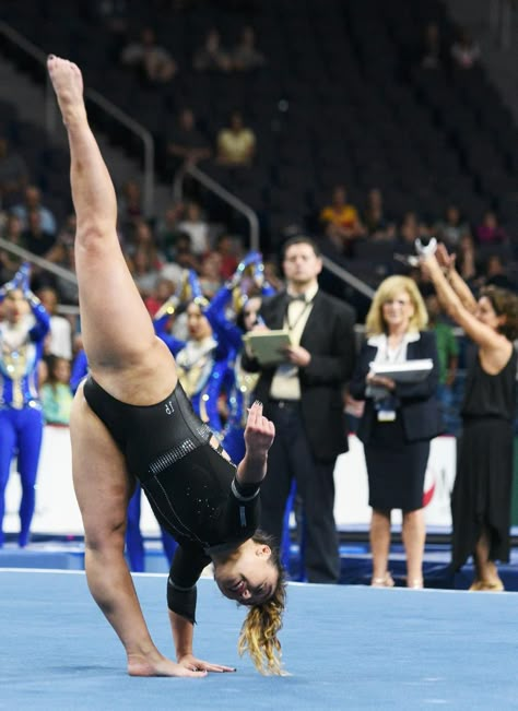 Alina Kabaeva, Katelyn Ohashi, Karate Kick, Fitness Jobs, Dark Circus, Anna Pavlova, Pin Up Poses, Gymnastics Poses, Gymnastics Pictures