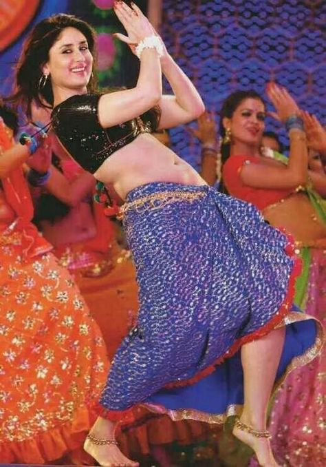 kareena hot Kareena Kapoor Navel, Katrina Kaif Navel, Kareena Kapoor Pics, Bollywood Hairstyles, Kareena Kapoor Khan, Kareena Kapoor, Bollywood Girls, Indian Actress Hot Pics, Belly Dance