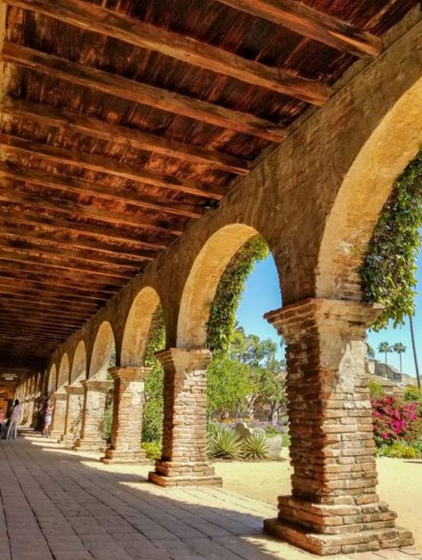 The Mission San Juan Capistrano, Arcade Architecture, Spanish Courtyard, Hacienda Homes, Mission San Juan Capistrano, Hacienda Style Homes, California Missions, Cozy Backyard, Tuscan Design