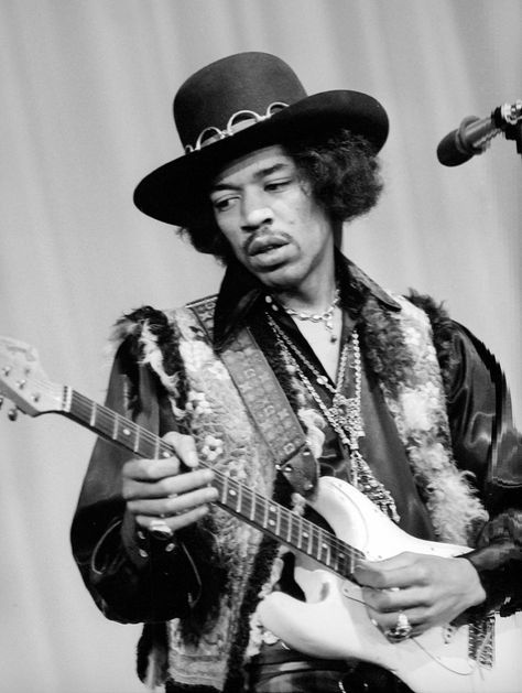 Nora Hendrix shared a love for theatrical clothing and adornment, music, and… Jimi Hendrix Woodstock, Jimi Hendrix Guitar, Voodoo Child, Hey Joe, Woodstock 1969, Jimi Hendrix Experience, Jeff Beck, New Rock, Rock Legends