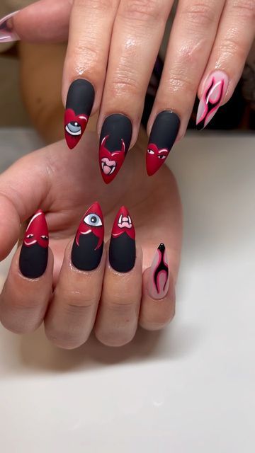 𝕁𝕒𝕪𝕕𝕖 on Instagram: "I love what I do 🥹🥰🫶🏼💅🏼👩🏻‍🎨" Spooky Holiday Nails, Creepy Valentines Nails, Valentines Day Nail Art Designs, Gothic Valentines Day Nails, Anti Vday Nails, Character Valentines Nails, Anti Valentine Nails, Horror Valentines Nails, Goth Valentines Day Nails