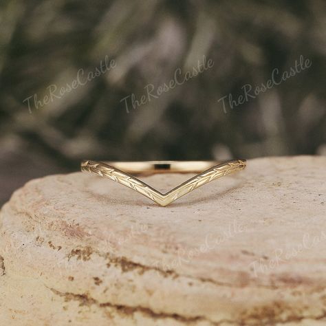 Unique Curved Wedding Ring Solid Gold Leaf Branch Wedding Band Art Deco Leaf Vine Curved Stacking Wedding Band Promise Ring For Women ITEM DETAILS ●Available in yellow, white or rose solid 10k, 14k or 18k gold. This ring can be made in Platinum. ❀❀curved wedding band  Stone: None Band width around 1.3mm Visit my shop for more jewelry: https://www.etsy.com/shop/TheRoseCastle if you would like to customize your unique ring, you may contact us about your ideas and pictures. Hope I could get the cha Wedding Bands For Art Deco Rings, Gold Contour Wedding Band, Rose Gold Curved Wedding Band, Intricate Wedding Band, Branch Wedding Band, Curved Wedding Ring, Claddagh Ring Wedding, Traditional Wedding Bands, Leaf Wedding Band