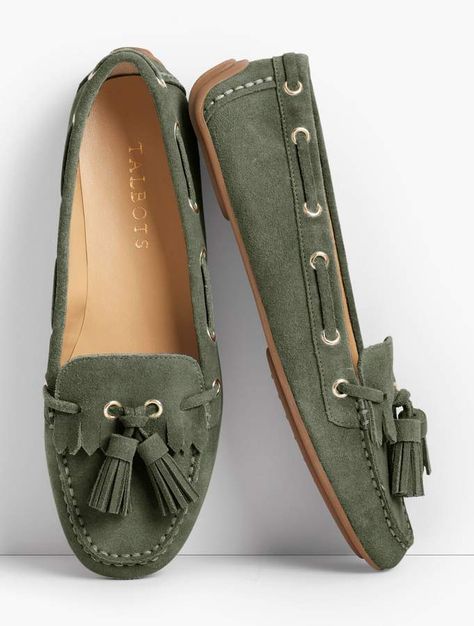 Moccasins Outfit, Driving Moccasins, Fashion Slippers, Moccasin Boots, Suede Fashion, Driving Loafers, Most Comfortable Shoes, Shoes Flats Sandals, Driving Shoes