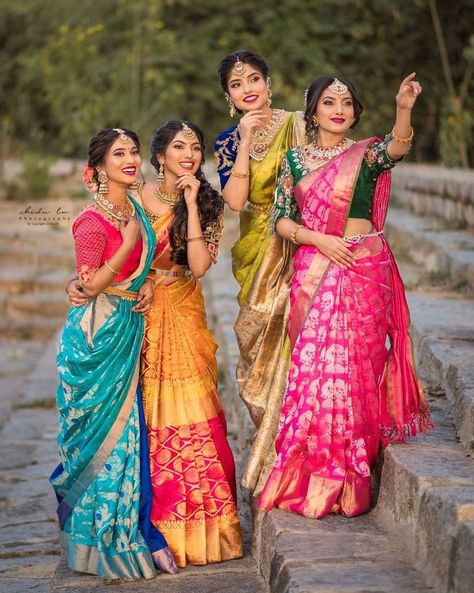 Sisters Photography Poses Indian, Akka Thangachi, Nikkah Photoshoot, Sisters Photography Poses, India Traditional Dress, One Gram Gold Jewellery, Bridesmaid Poses, Indian Bride Poses, Indian Bride Photography Poses